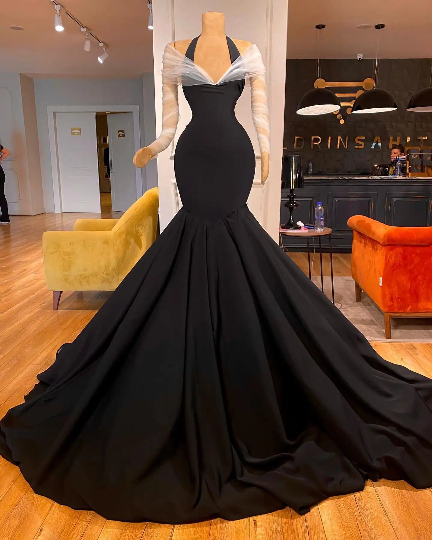 Black Elegant Halter Neck Mermaid Evening Dresses Off-The-Shoulder Floor-Length White Sleeves Gown Custom Vestidos De Gala As Picture