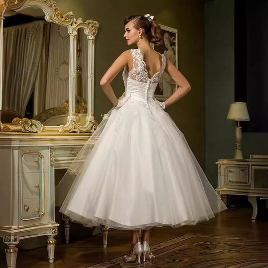 Classic Short Wedding Dress 2026 Boat Neck Sleeveless Buttons Lace Applique Bride Bridal Garden Gowns Vestidos De Noiva