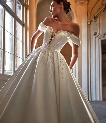 Luxury Princess Ball Gown Wedding Dress Sweetheart Backless Pearls Beads Long Train Satin Bridal Bride Gown Vestidos De Noiva